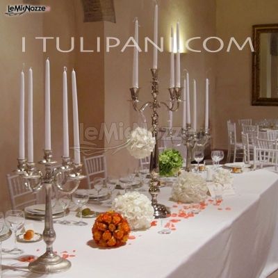 Candelabri e sfere floreali per tavolo imperiale