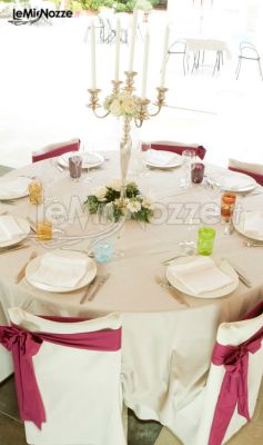 Allestimento del tavolo di nozze
