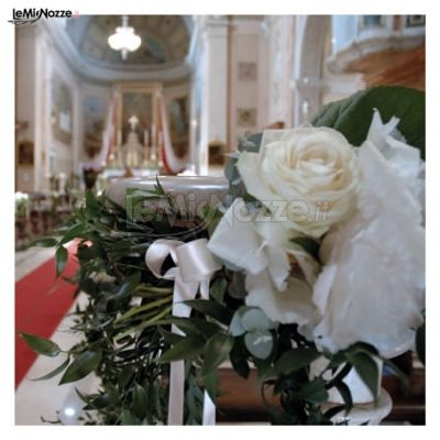 Addobbo floreale per il matrimonio in chiesa