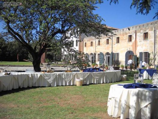 Buffet di matrimoni alletsito nel parco di Villa Marignana Benetton