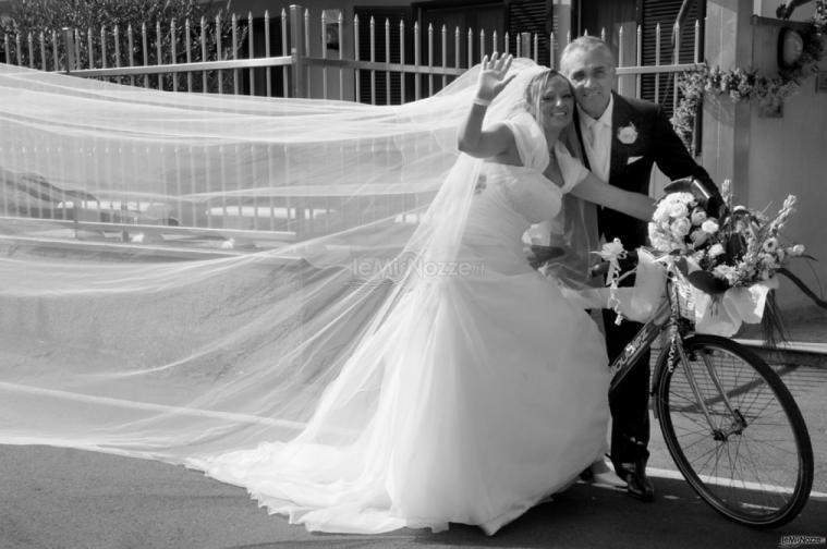 Fotografia in bianco e nero della sposa
