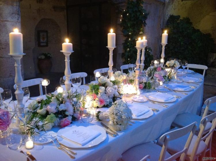 allestimento tavolo sposi presso l'Abbazia San Pietro in Valle