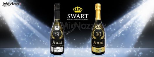 Bottiglie personalizzate con etichette Swarovki per le nozze