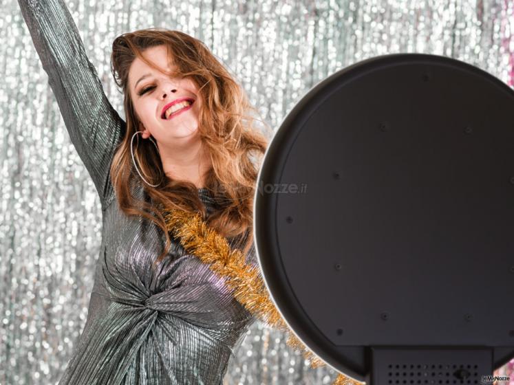 Selfie Boost - Noleggio Photobooth - Foto divertenti tra gli ospiti
