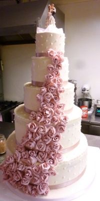 Torta nuziale con rose