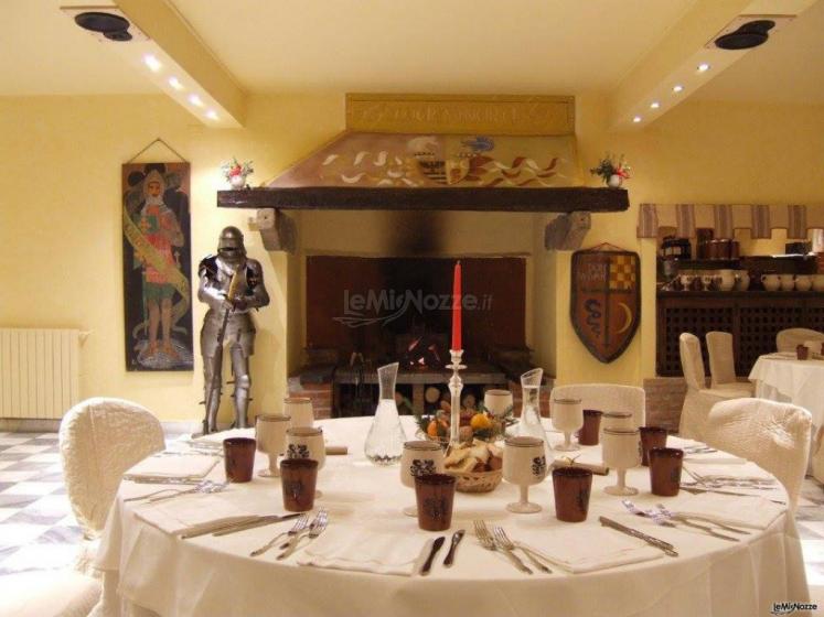 New Antica Rocca Donwivar - La sala ristorante con il camino