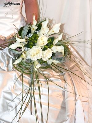 Bouquet di rose bianche per il matrimonio